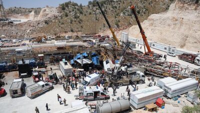 Şırnak'ta Gabar Dağı'ndaki petrol sahasında sondaj kulesinin devrilmesi sonucu enkaz