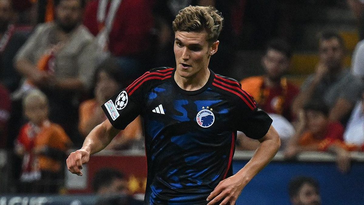 Galatasaray Kulübü, Danimarkalı sağ bek Elias Jelert'in transferi için görüşmelere