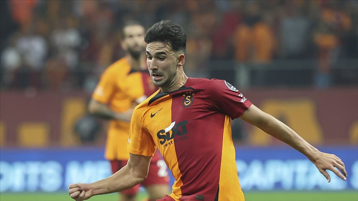 Galatasaray Kulübü Yönetim Kurulu Üyesi İbrahim Hatipoğlu, genç savunma oyuncuları