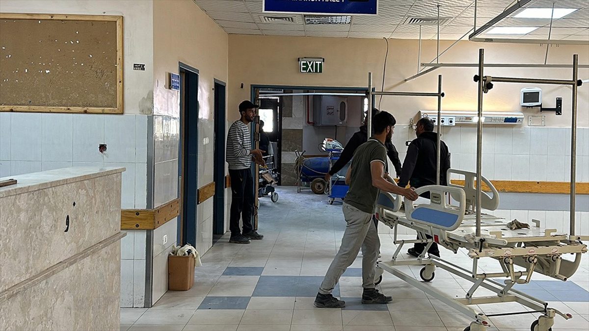Gazze'deki Filistin Sağlık Bakanlığı, Han Yunus'taki Nasır Hastanesi'nin jeneratörlerinin yakıt