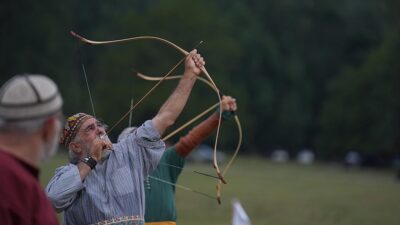Türkiye Geleneksel Türk Okçuluk Federasyonu Başkanı Cengiz Toksöz, branşta yaklaşık