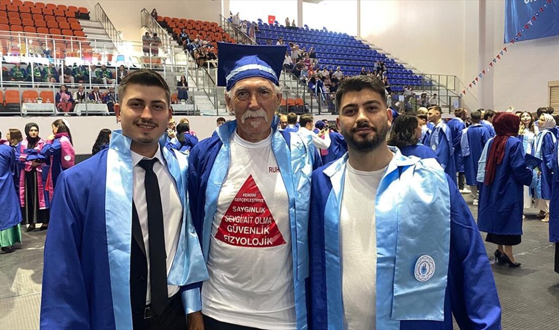 Emekli olduktan sonra Balıkesir'in Erdek ilçesine yerleşen 75 yaşındaki Ruhi