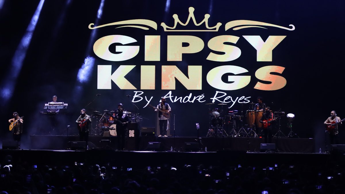 Latin müziğini tüm dünyada tanıtan Grammy ödüllü müzik grubu Gipsy