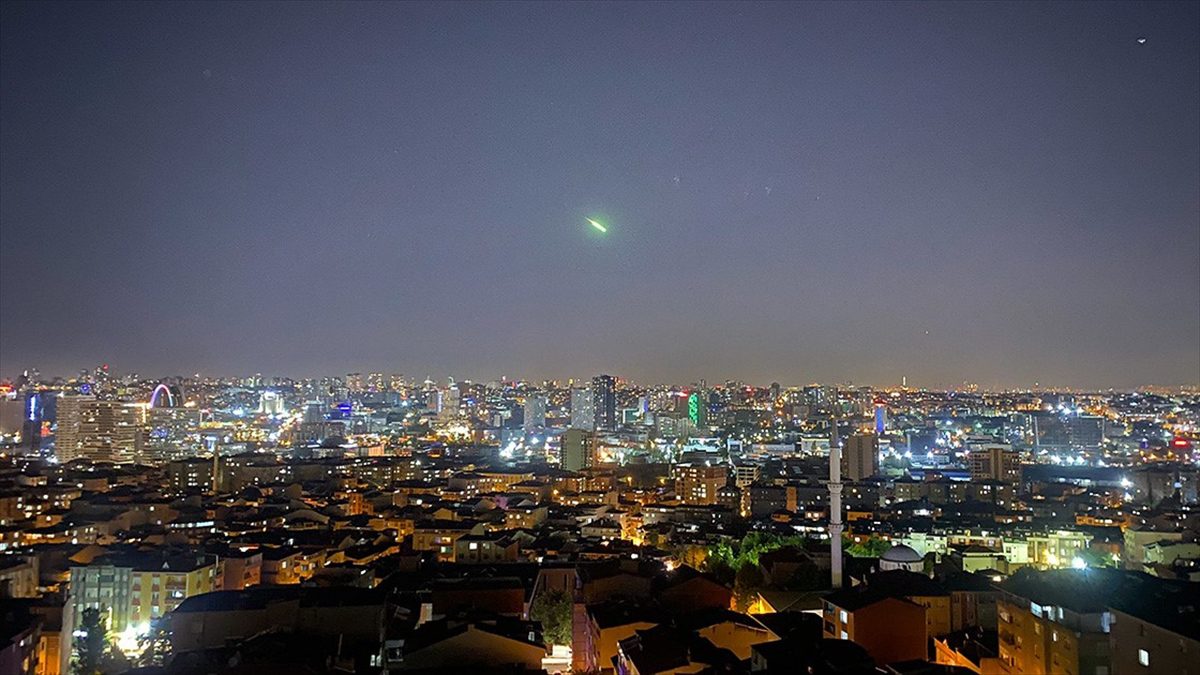 Uzmanlar, dün akşam İstanbul ve pek çok ilde gökyüzünden süzülen