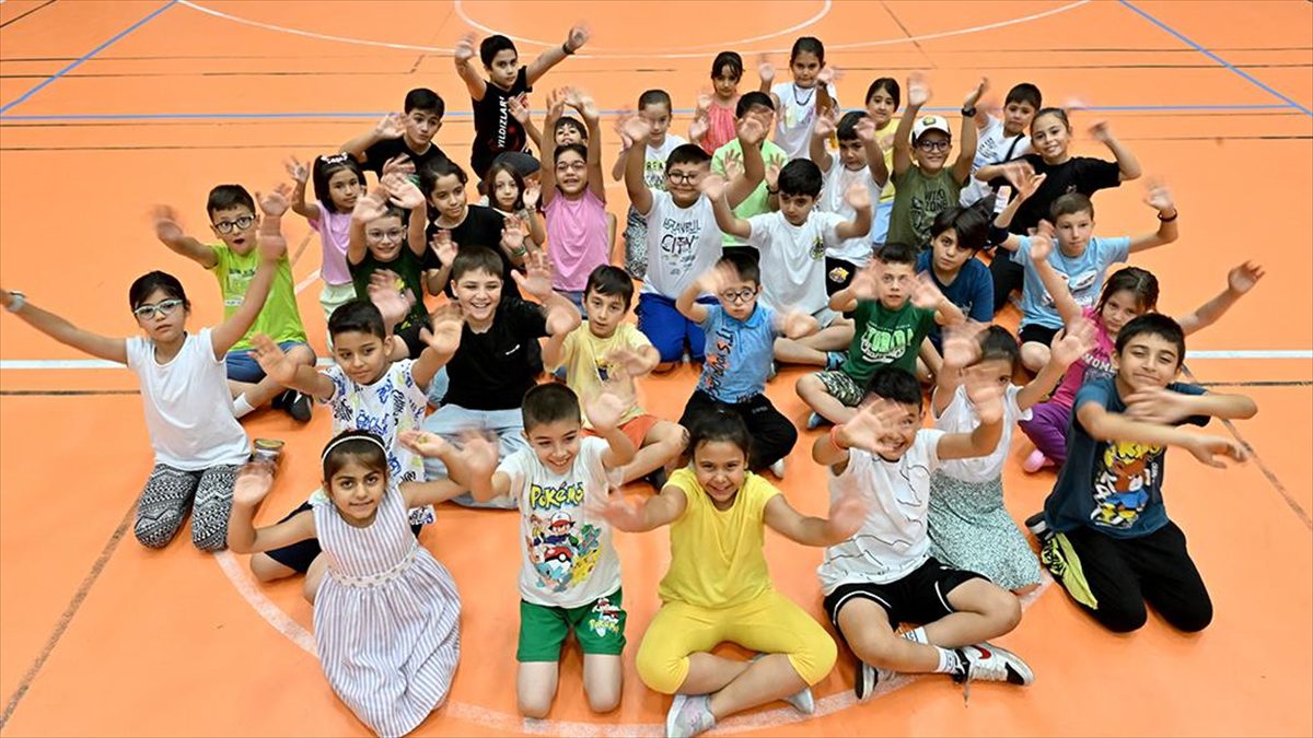 Gençlik Hizmetleri Genel Müdürü Efendioğlu, "Yaz okullarında gün gün değişen