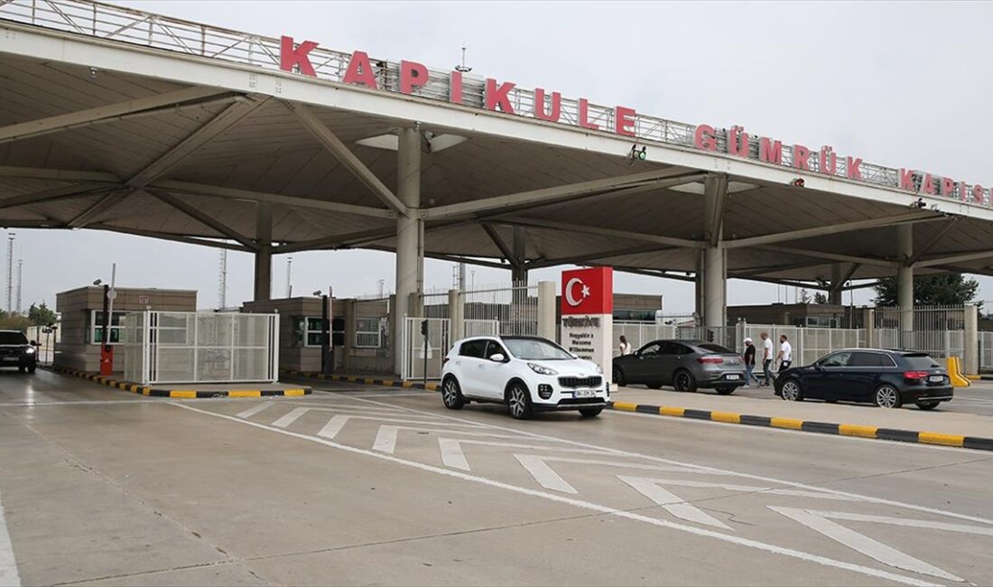 Yıllık izinlerini memleketlerinde geçirmek için yola çıkan gurbetçilerin yurda gelişleri