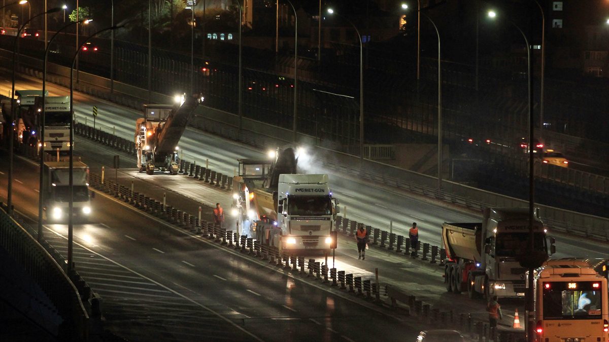 İstanbul Büyükşehir Belediyesince (İBB), metrobüs yolunda yapılacak asfalt yenileme çalışması
