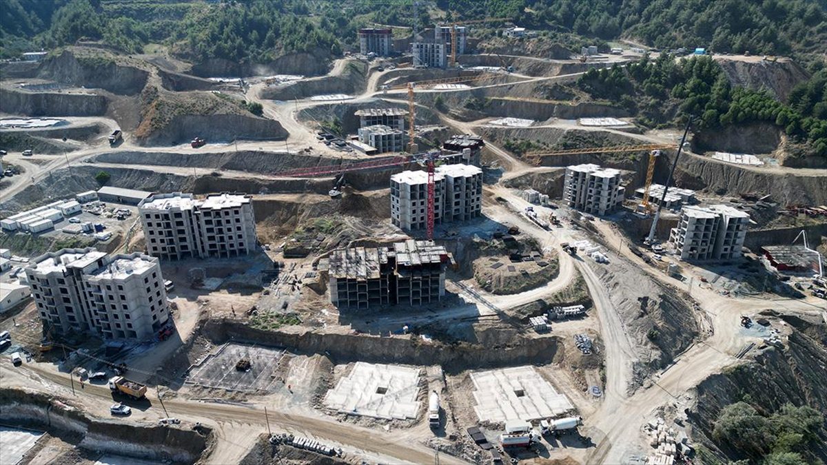 Hatay'ın merkez Antakya ilçesi Kisecik Mahallesi'nde depremzedeler için inşa edilen