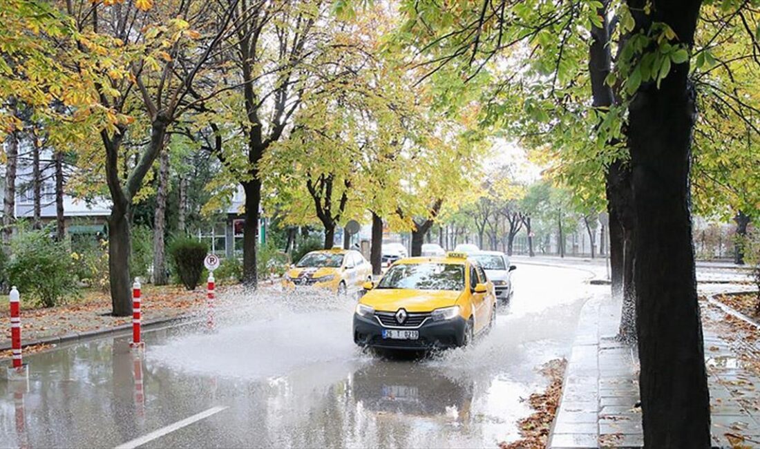  İç Batı Anadolu'da yarın gök gürültülü sağanak bekleniyor.