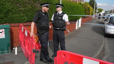 LONDRA (AA) – İngiltere’de 3 çocuğun bıçaklı saldırıda öldürüldüğü kentte