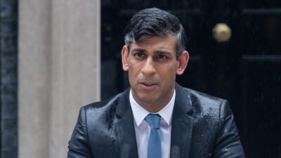 İngiltere Başbakanı Rishi Sunak, partisinin aldığı seçim mağlubiyetinin ardından istifasını