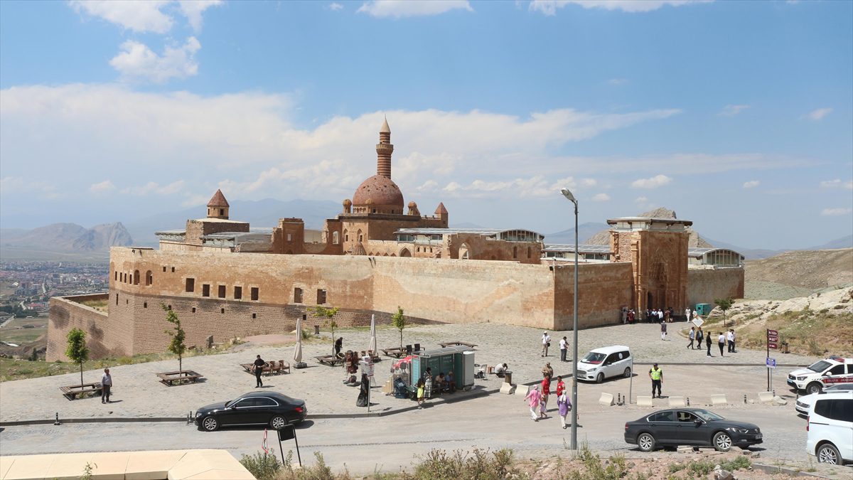 AĞRI (AA) – Valilik koordinesinde İl Kültür ve Turizm Müdürlüğü