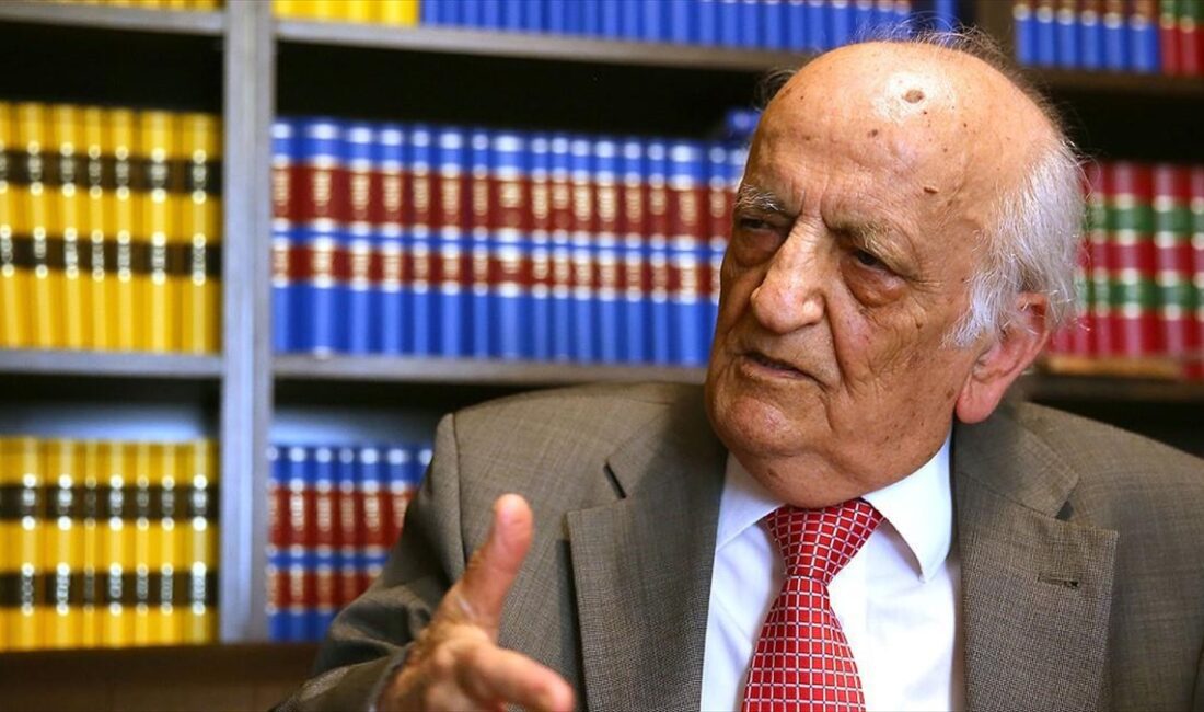 Bilimler tarihi alanında yaptığı çalışmalar ve kaleme aldığı eserlerle dünyanın