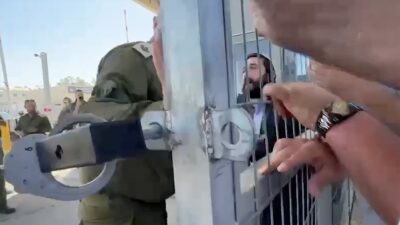 İsrail askerlerinin bir Filistinliye cinsel işkence yapmakla suçlanarak gözaltına alınması