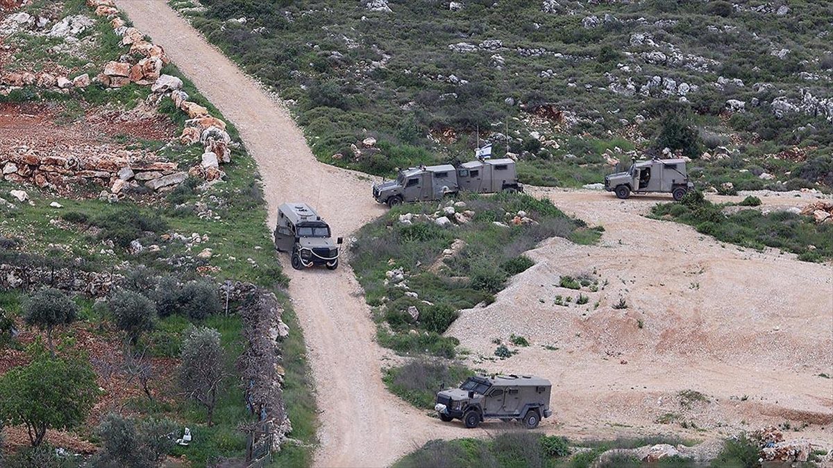 İsrail ordusunun, işgal altındaki Batı Şeria'da Filistinlilere ait yaklaşık 12