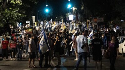 Başbakan Netanyahu ve hükümetini, İsrailli esirlerin geri getirilmesine kayıtsız kalmakla