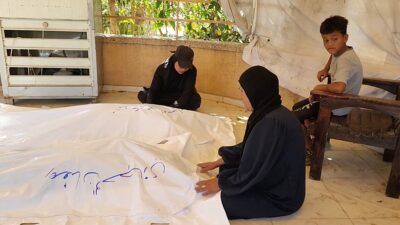 İsrail askerlerinin, Gazze Şeridi'nin güneyinde yardımların ulaştırılmasında çalışırken alıkoyduğu, dün