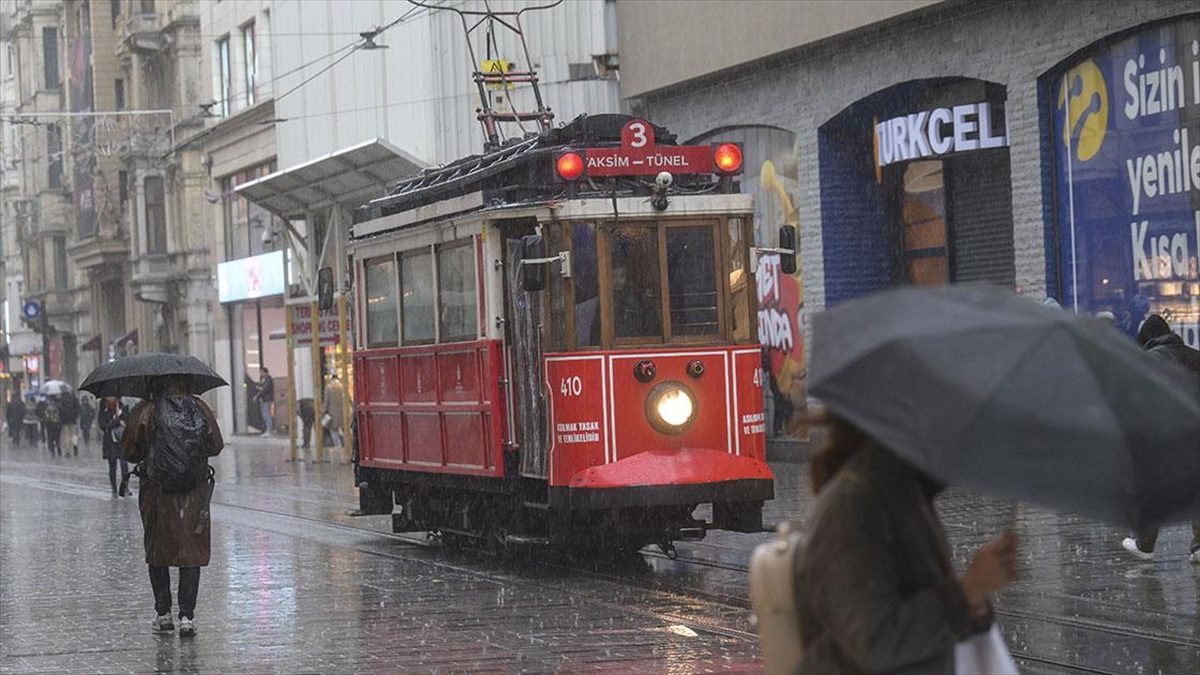 İstanbul için gök gürültülü sağanak uyarısında bulunuldu.