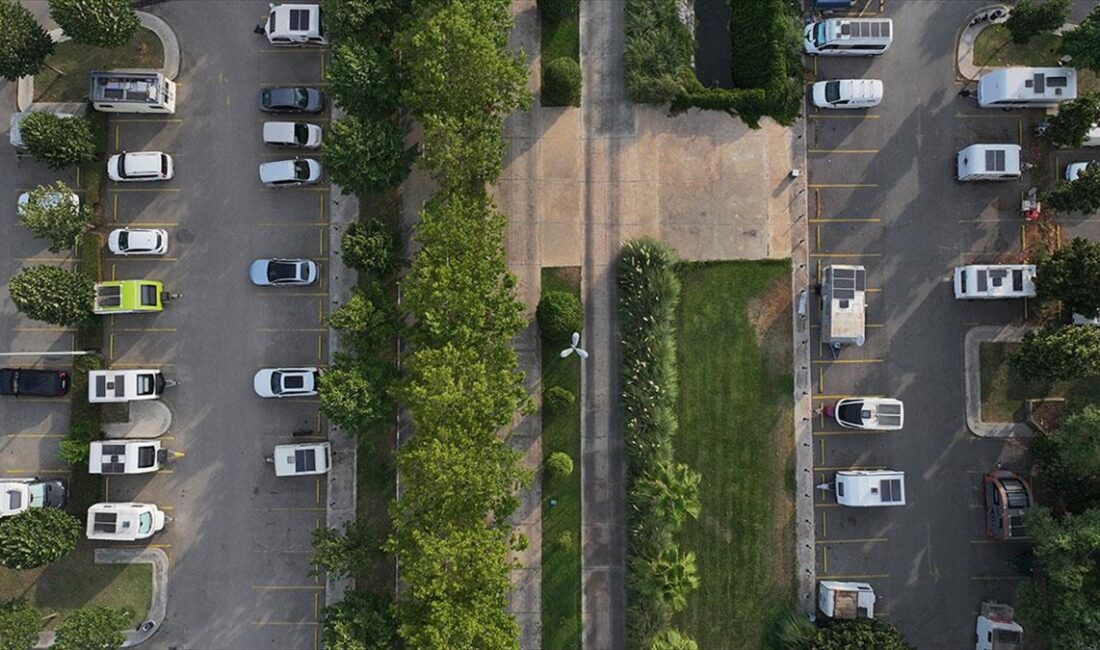Kovid-19 salgınıyla birlikte karavan kullanımına artan talep bazı yerlerde park