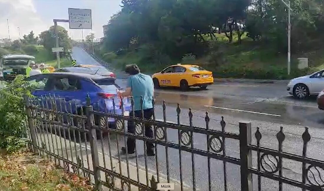 İSTANBUL (AA) – Kentin bazı ilçelerinde etkili olan sağanak trafik