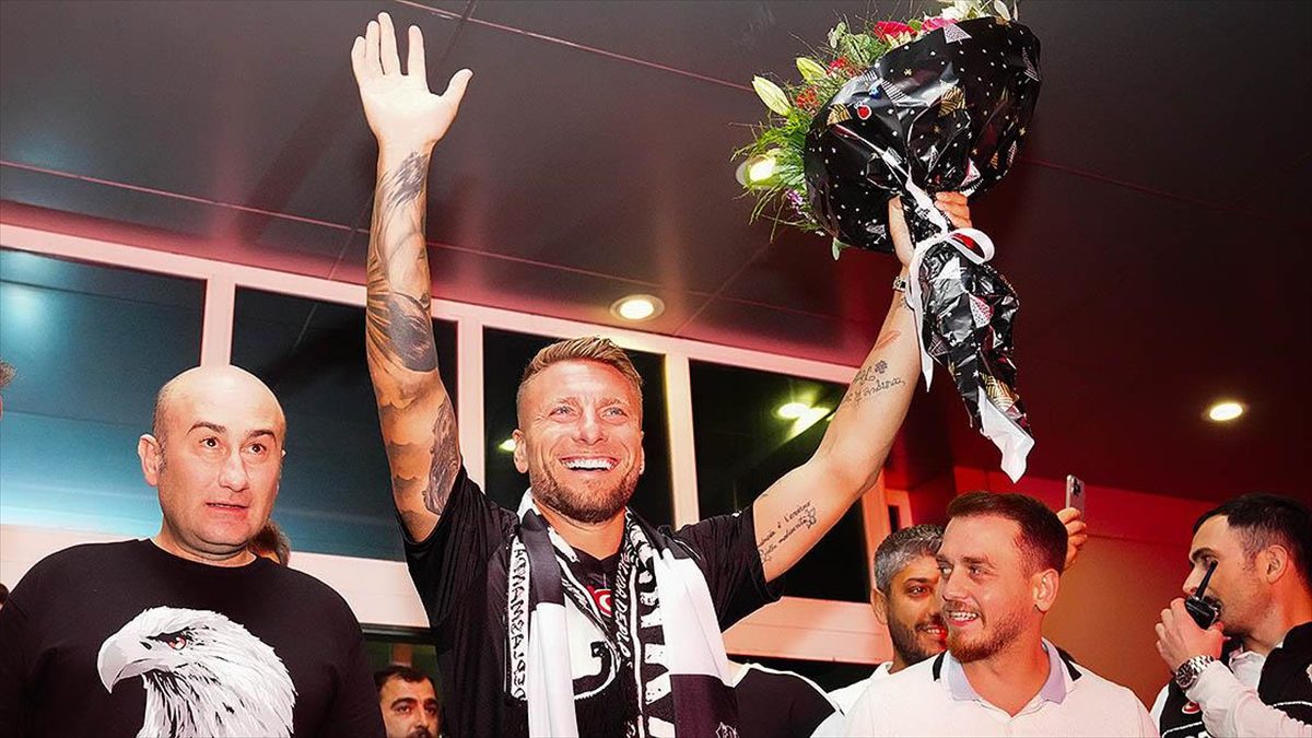 Siyah-beyazlılar, Lazio'dan transfer ettiği 34 yaşındaki santrforla 2 yıllık sözleşme
