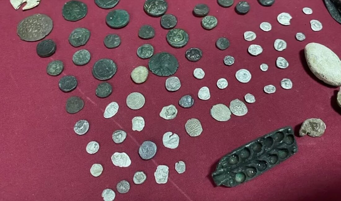Bakan Yerlikaya, 24 ilde düzenlenen "Define-1" operasyonunda, kaçak kazılarla elde