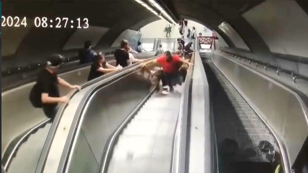 İzmir Metrosu'nda yürüyen merdivenin ters yönde hareket etmesi sonucu 11
