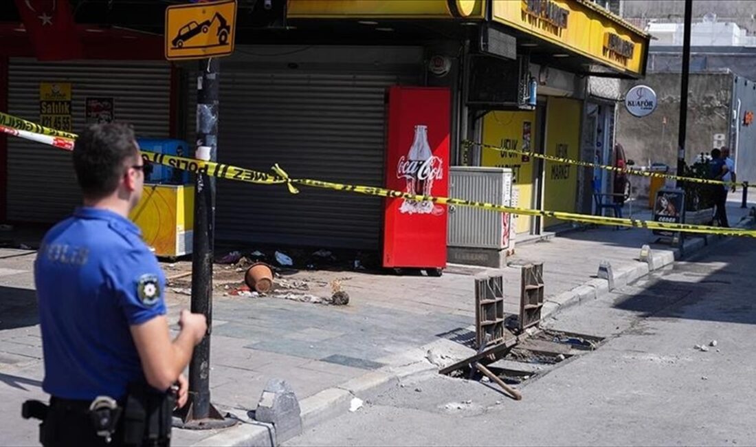 İzmir'in Konak ilçesinde sağanaktan korunmaya çalışırken elektrik akımına kapılan 2