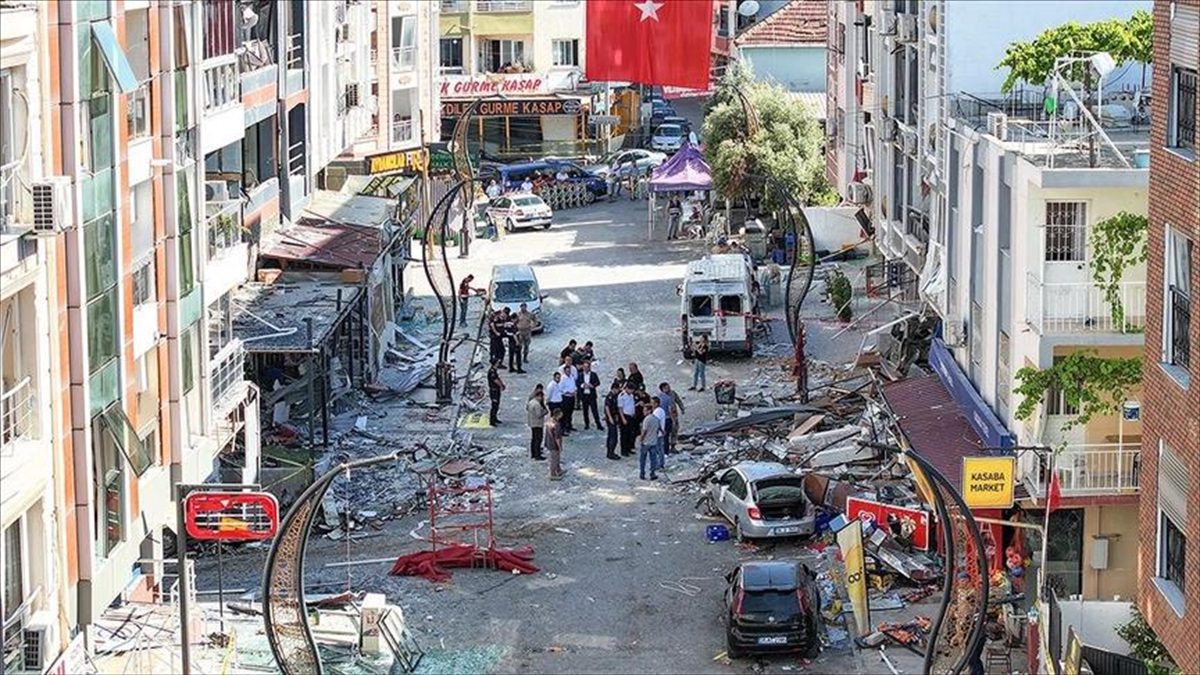 İzmir'in Torbalı ilçesinde 5 kişinin öldüğü, 63 kişinin yaralandığı patlamaya