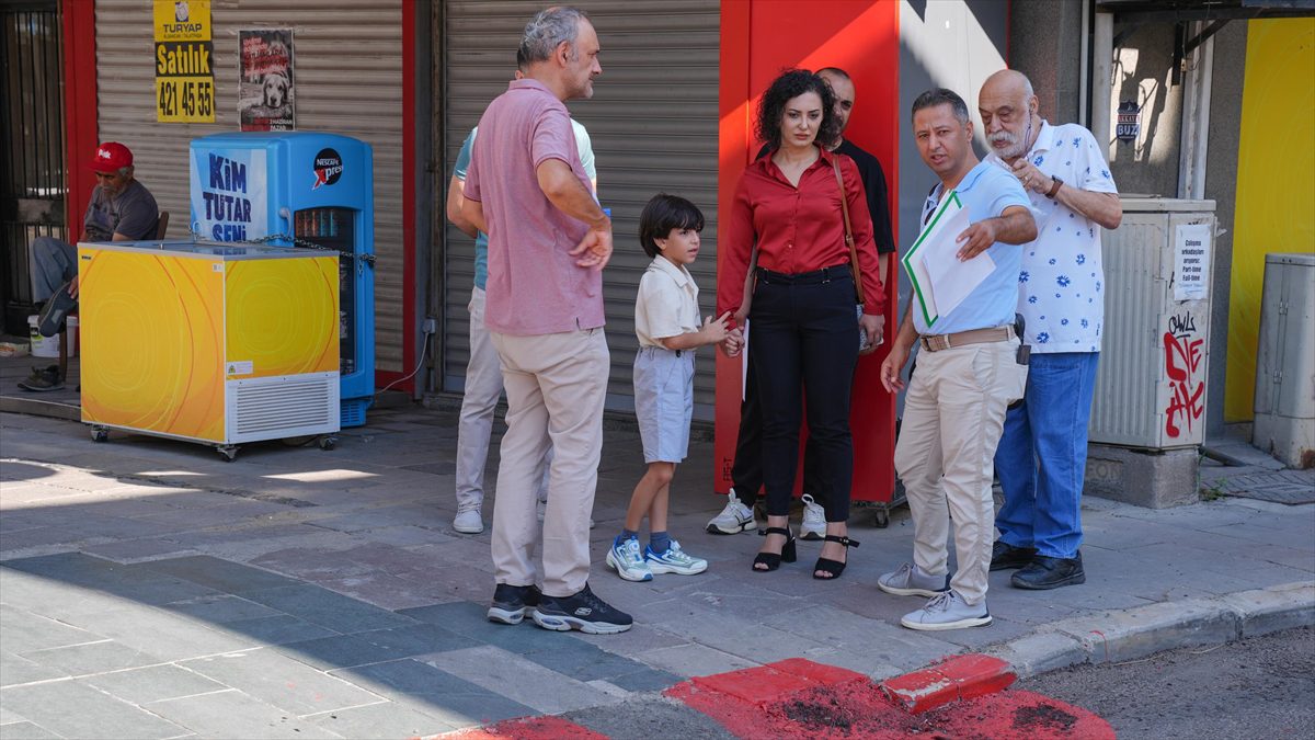 İzmir 7. Sulh Hukuk Mahkemesi, Konak ilçesinde sağanaktan korunmaya çalışırken