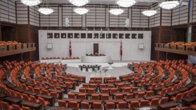 AK Parti milletvekillerinin imzasını taşıyan, kamuda tasarruf tedbirlerine ilişkin düzenlemeler