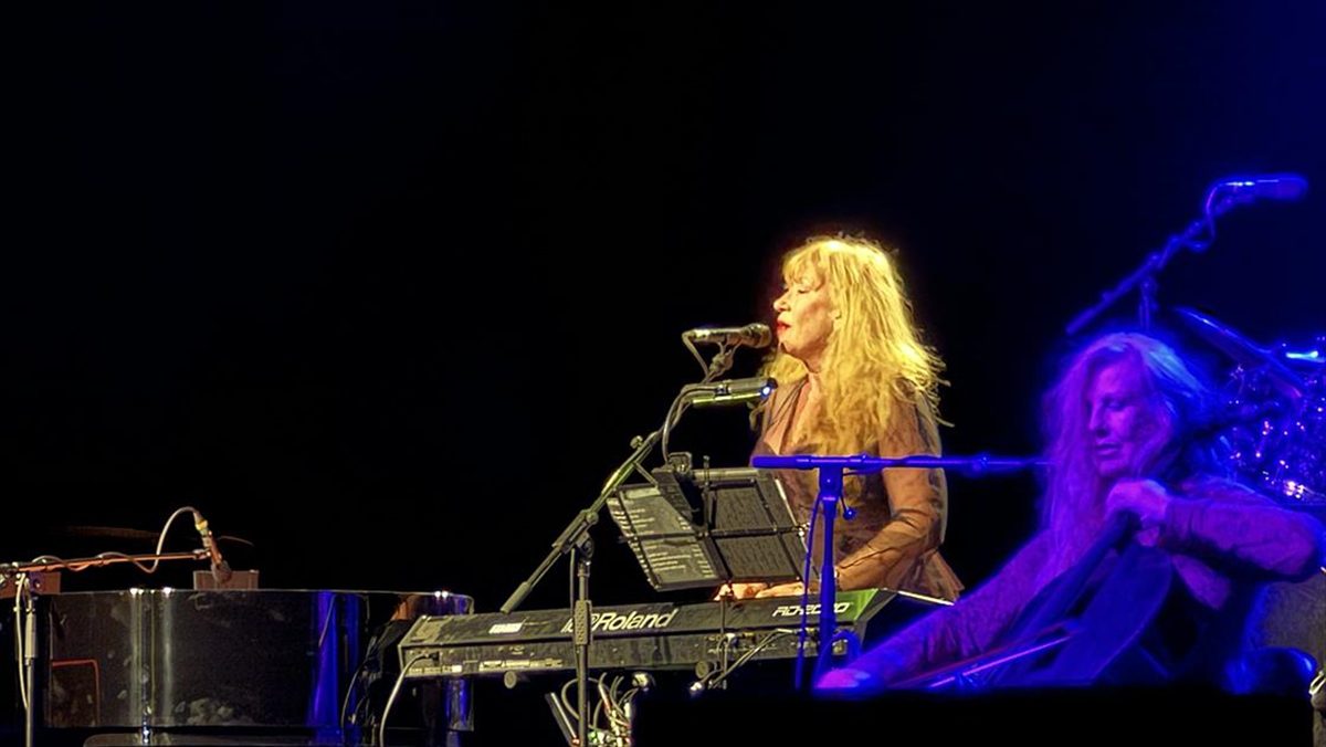 Kanadalı müzisyen ve besteci Loreena McKennitt, Harbiye Cemil Topuzlu Açıkhava