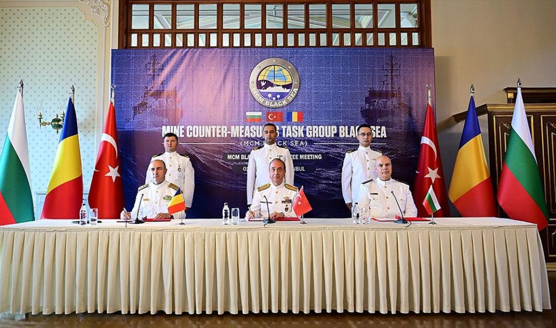 Karadeniz'de sürüklenen mayınları tespit etmek ve etkisiz hale getirmek için