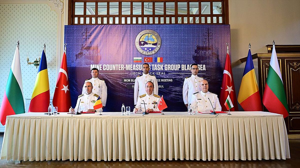 Karadeniz'de sürüklenen mayınları tespit etmek ve etkisiz hale getirmek için