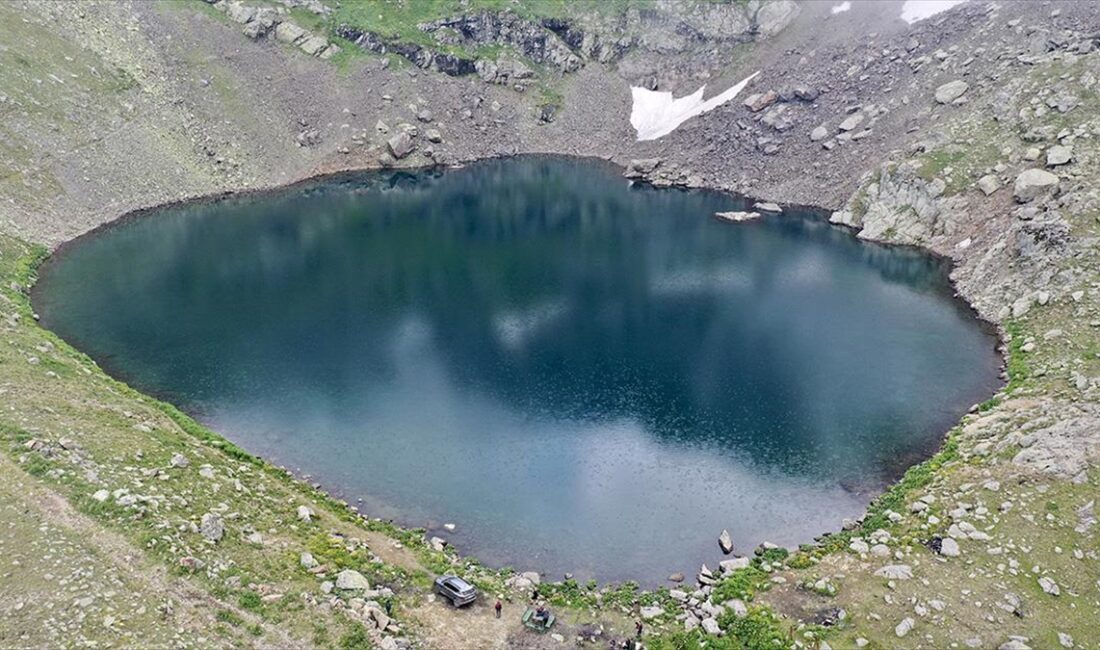 Dereli ilçesinde 2500 ile 3100 metre yüksekliğe sahip Karagöl Dağları,