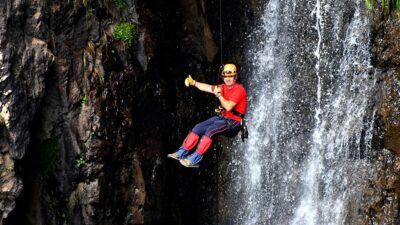Kars'ın Sarıkamış ilçesinde, sarıçam ormanlarıyla çevrili Keklik Vadisi Ekoturizm Alanı