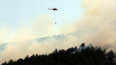 Kastamonu'nun İhsangazi ilçesinde çıkan orman yangınını söndürme çalışmaları devam ediyor.