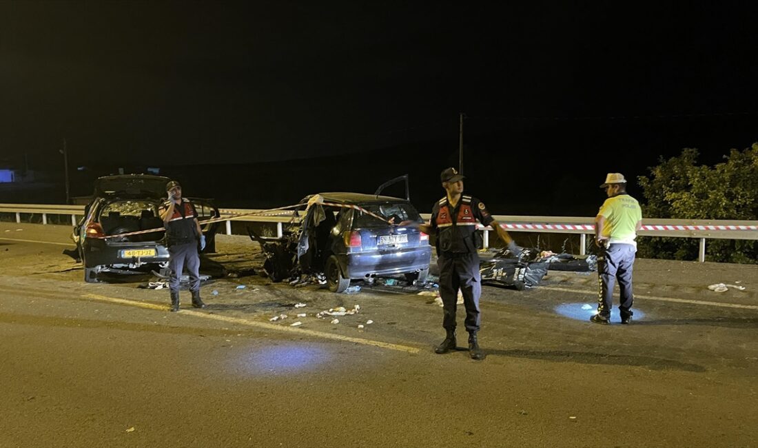 Kayseri'de iki otomobilin çarpıştığı kazada yaralanan sürücü tedavi gördüğü hastanede