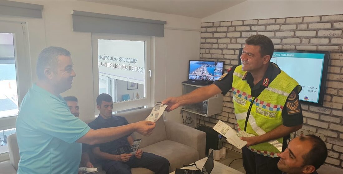 ANTALYA (AA) – Kemer İlçe Jandarma Komutanlığı trafik ekiplerince, Sahil