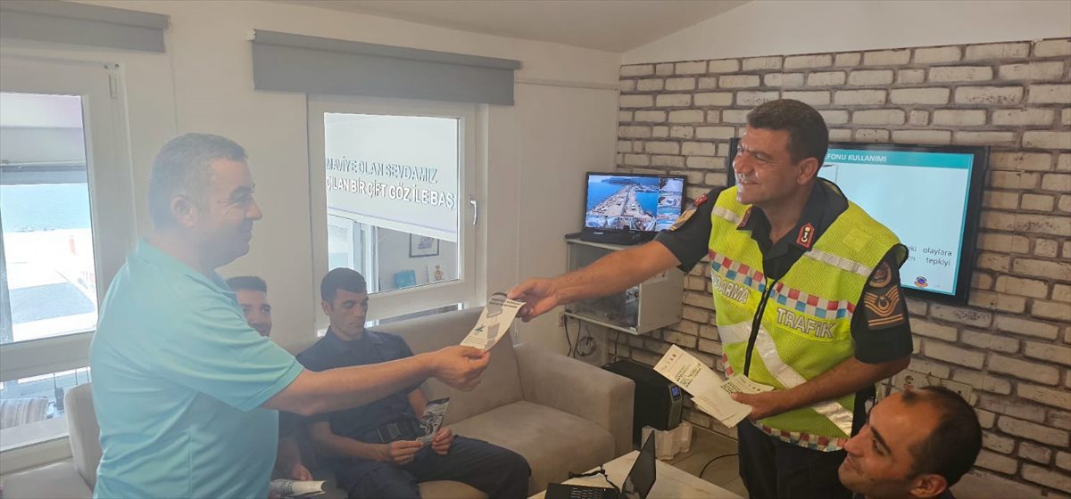 ANTALYA (AA) – Kemer İlçe Jandarma Komutanlığı trafik ekiplerince, Sahil