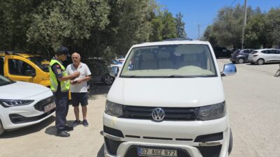 ANTALYA (AA) – Kemer ilçesinde korsan taşımacılık yapan ehliyetsiz sürücüye