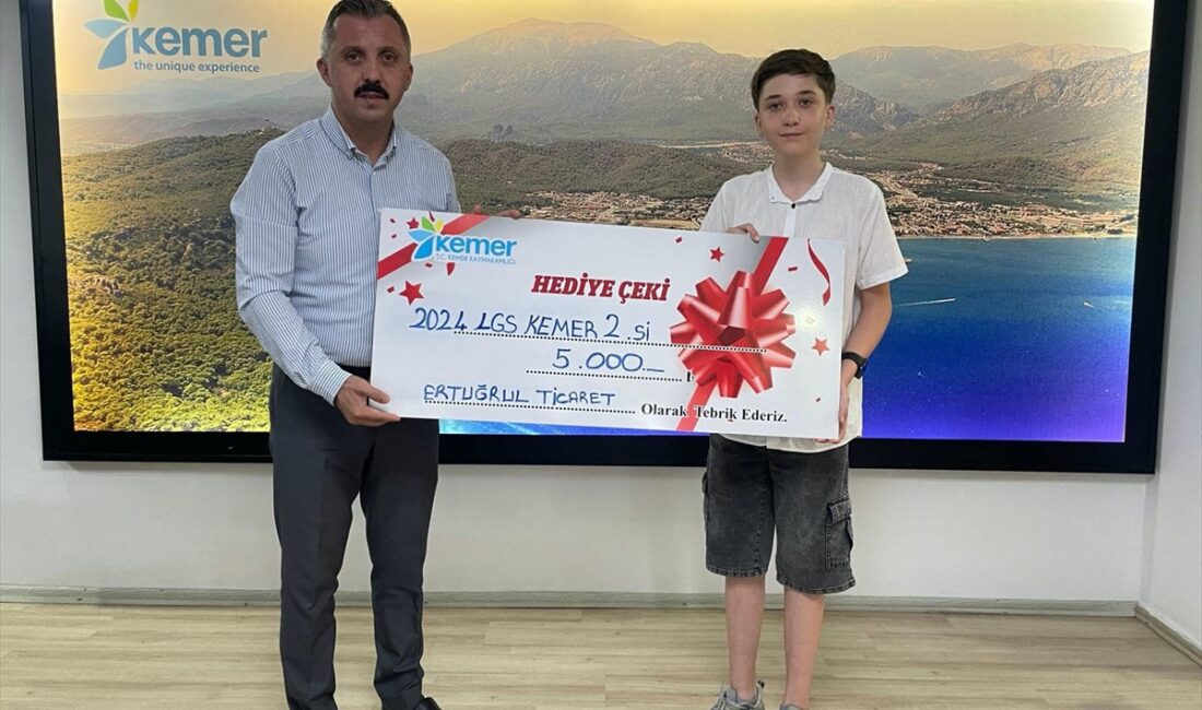 ANTALYA (AA) – Antalya'nın Kemer ilçesinde Liselere Geçiş Sistemi (LGS)