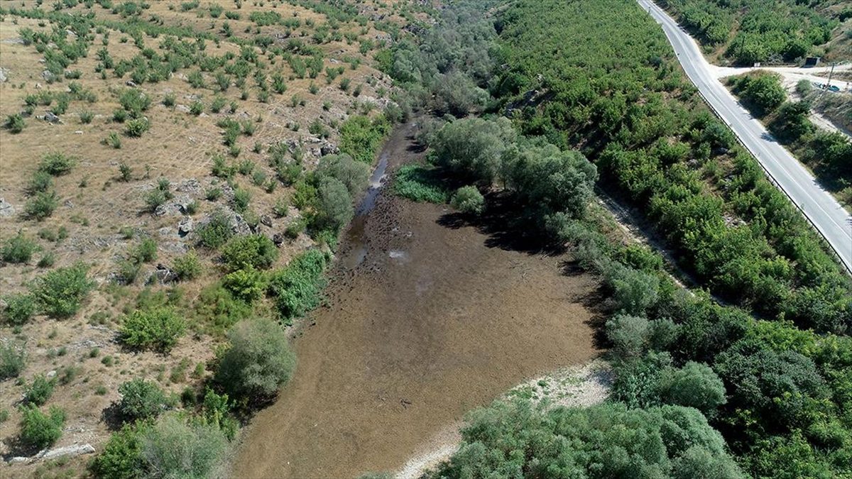 Kırklareli'nde, hava sıcaklıklarının mevsim normallerinin üzerinde seyretmesi nedeniyle Teke Deresi
