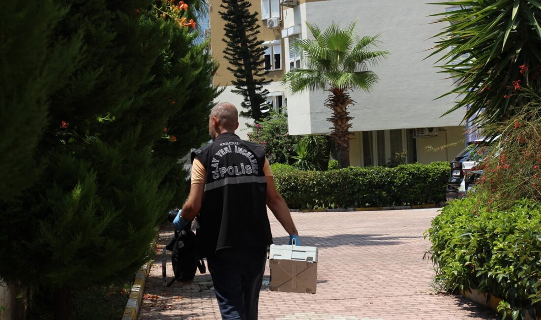 ANTALYA (AA) – Antalya'nın Konyaaltı ilçesinde, bir kişi evinde ölü