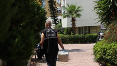 ANTALYA (AA) – Antalya'nın Konyaaltı ilçesinde, bir kişi evinde ölü