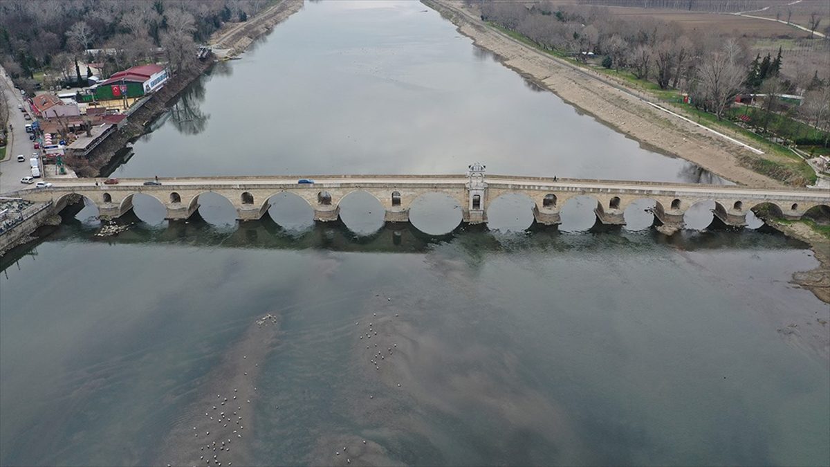 Meriç Nehri'nin kuraklık ve sıcak havaya bağlı buharlaşma nedeniyle düşen
