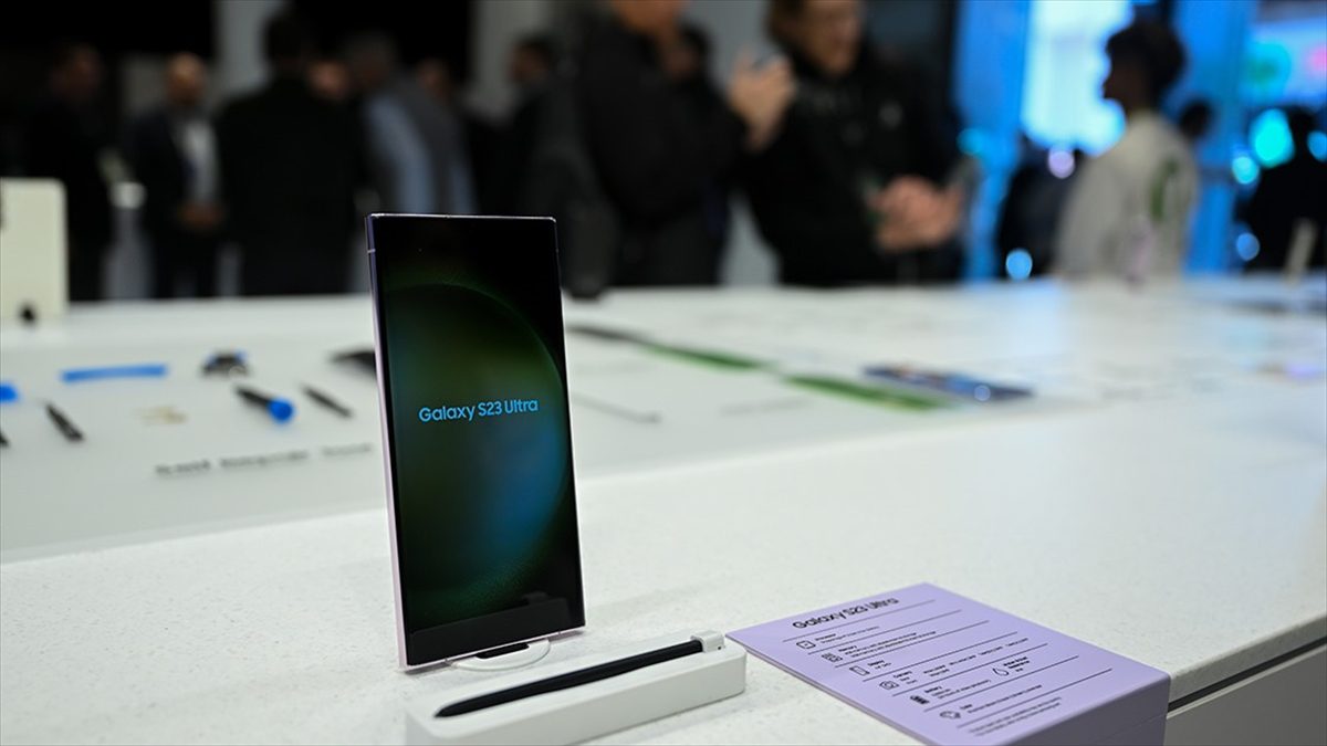 Küresel akıllı telefon satışlarının yılın ikinci çeyreğinde 2023'ün aynı dönemine