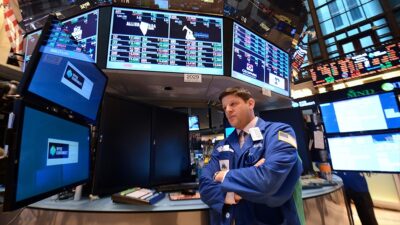 Küresel piyasalarda, ABD'de açıklanan veriler ekonomik aktivitenin yavaşladığına işaret ederken,