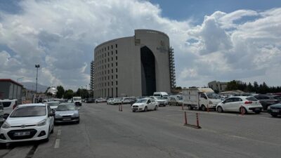 Malatya'nın Yeşilyurt ilçesinde saat 12.54'te 4,3 büyüklüğünde deprem meydana geldi.