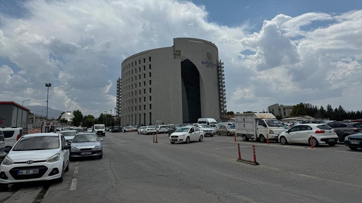 Malatya'nın Yeşilyurt ilçesinde saat 12.54'te 4,3 büyüklüğünde deprem meydana geldi.